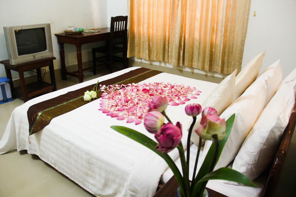 Tropical Breeze Hotel Siem Reap Bagian luar foto
