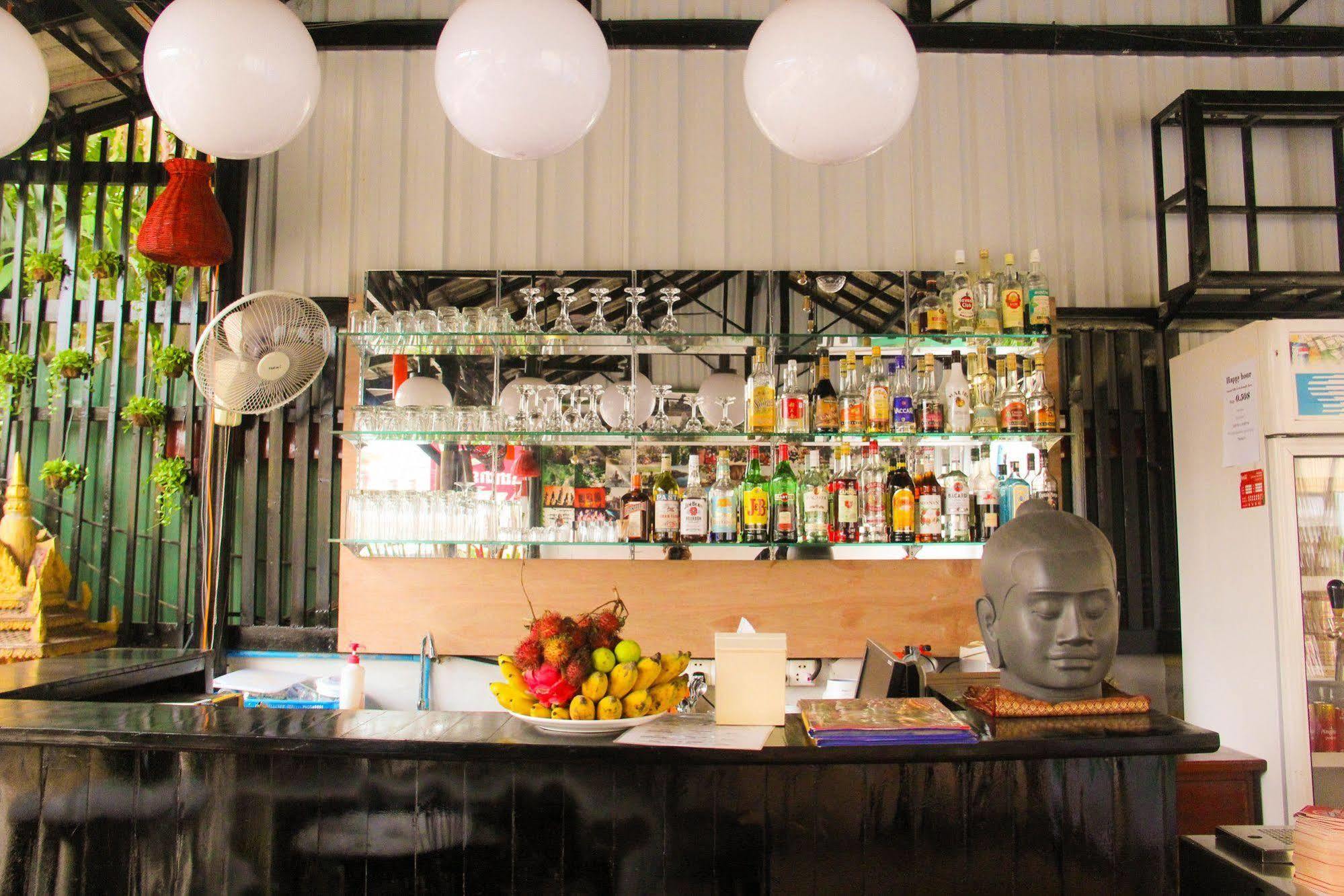 Tropical Breeze Hotel Siem Reap Bagian luar foto