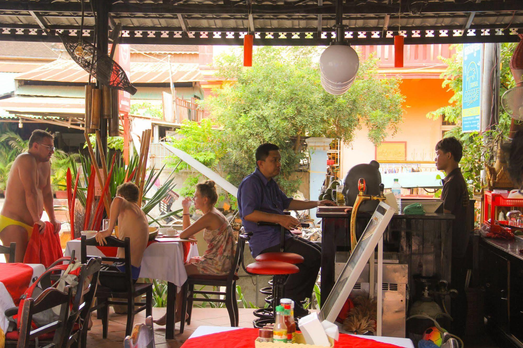 Tropical Breeze Hotel Siem Reap Bagian luar foto
