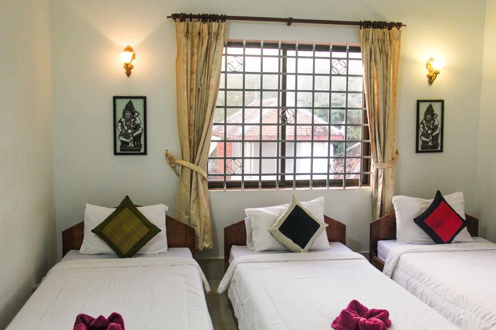 Tropical Breeze Hotel Siem Reap Bagian luar foto